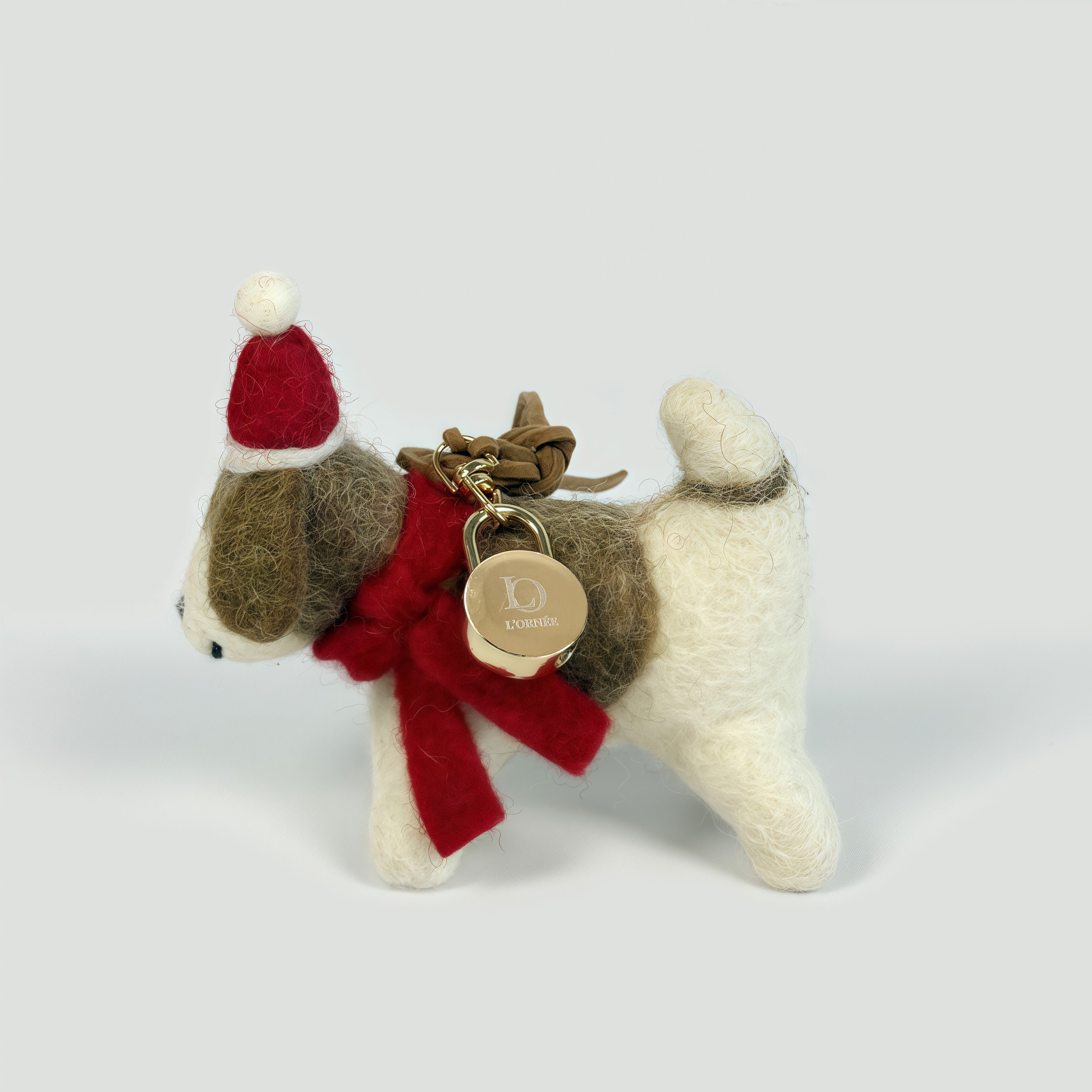 SNOWY CHARM PUP behind shot