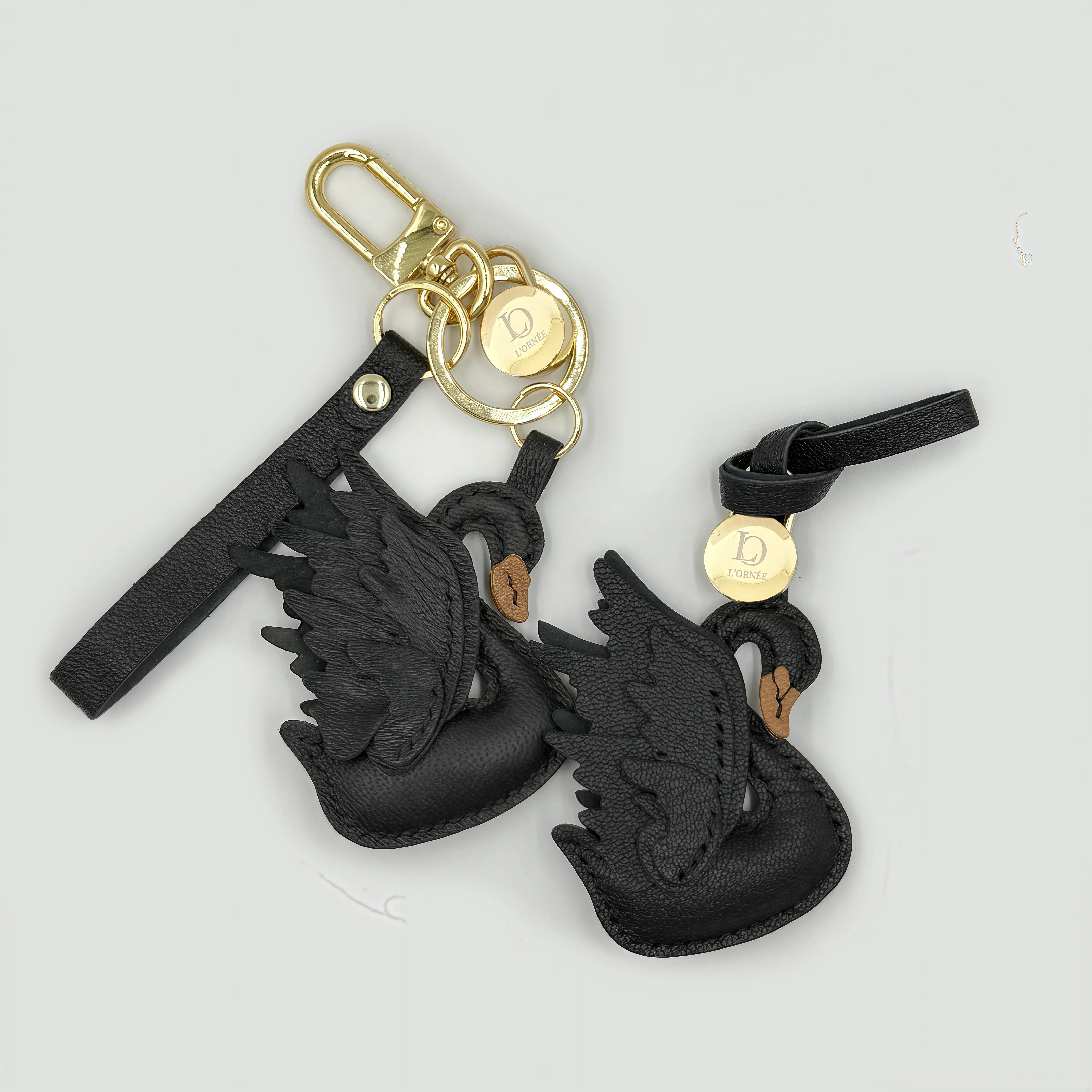 BLACK ELEGANT SWAN keychains CHARM