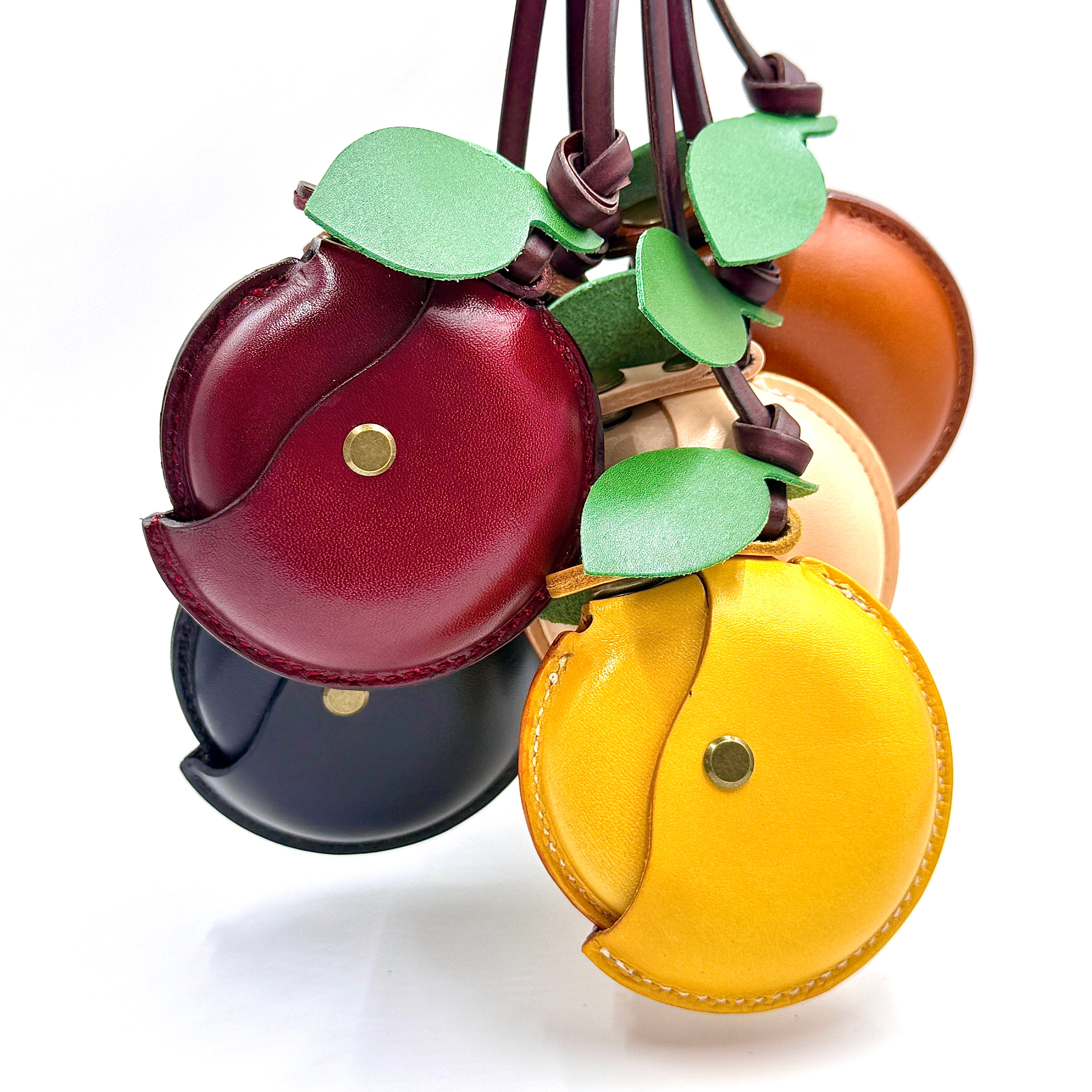 L'ORNÉE airpod fruits charms holding shot