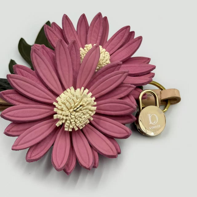 PINK DAISY BLOOM key CHARM